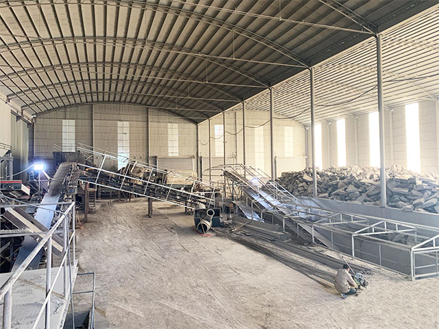 河南鞏義大型石料生產(chǎn)線現(xiàn)場(chǎng)設(shè)備運(yùn)行穩(wěn)定