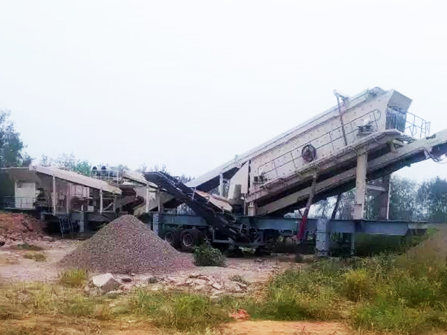 河南南陽(yáng)移動(dòng)破碎機(jī)應(yīng)用現(xiàn)場(chǎng)：破碎建筑垃圾