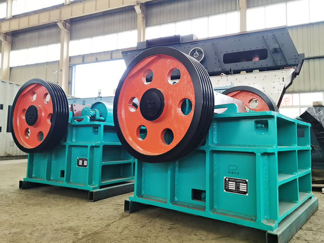 中意大事件！出口非洲石料廠破碎設(shè)備裝車發(fā)走