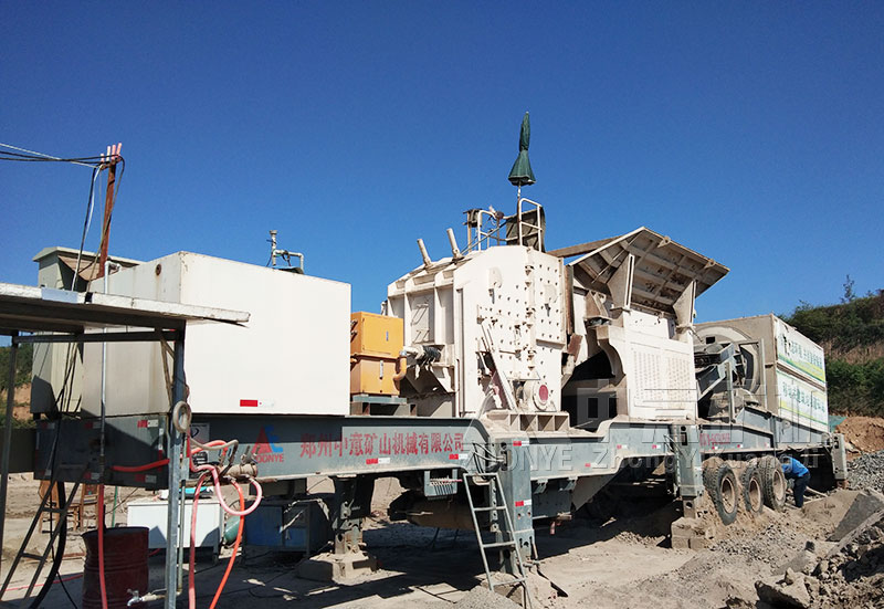 山東移動(dòng)建筑垃圾處理設(shè)備投產(chǎn)現(xiàn)場(chǎng)