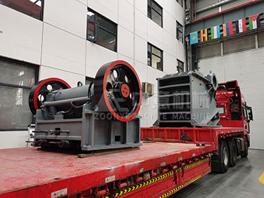 中意顎式破碎機(jī)裝車發(fā)往客戶現(xiàn)場