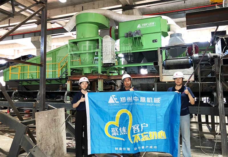 技術(shù)工程師現(xiàn)場合影留念