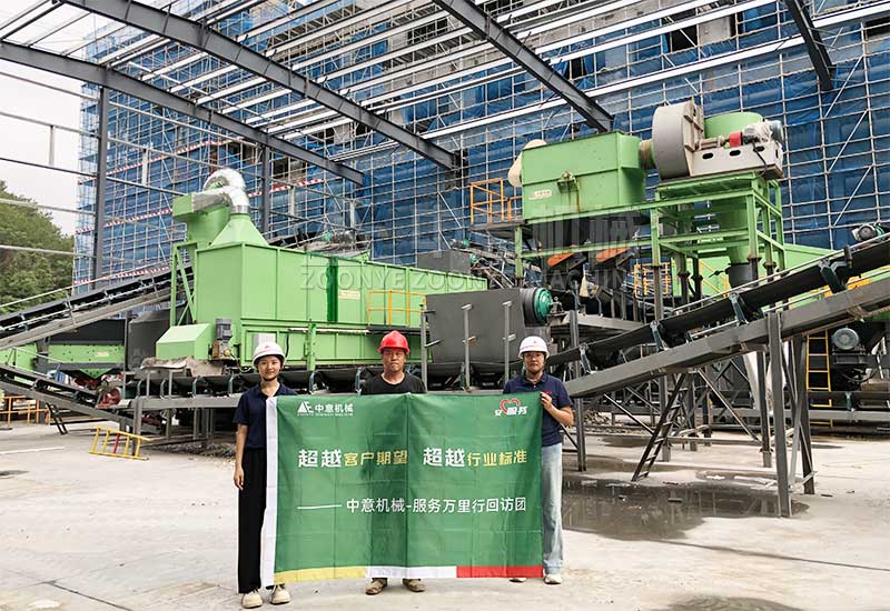 技術(shù)工程師在客戶現(xiàn)場(chǎng)合影留念